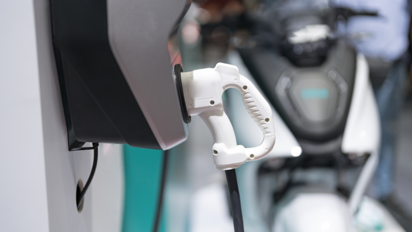 Descubra com Marcio Velho da Silva os benefícios e desafios das motos elétricas como alternativa para os próximos anos.