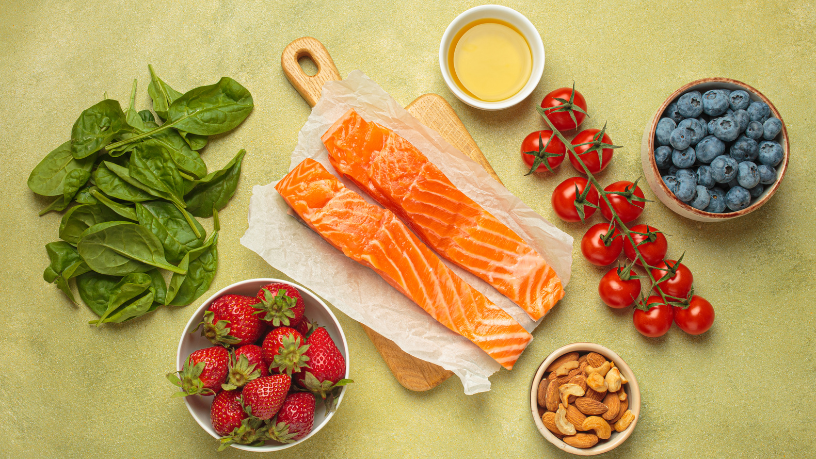 Uma alimentação anti-inflamatória reduz dores, acelera a recuperação e mantém o corpo em alta performance por mais tempo, explica Gustavo Luíz Guilherme Pinto.