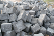 Valderci Malagosini Machado explica como a tolerância dimensional em blocos e pavers impacta diretamente o assentamento e o acabamento da obra.