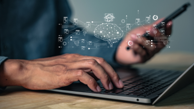 Luciano Colicchio Fernandes analisa como algoritmos moldam o trabalho e o consumo, influenciando decisões a partir de plataformas digitais e sistemas automatizados.